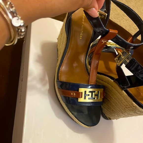 Previously worn 7.5 Navy n Tan Tommy Hilfiger wedge with original box - Picture 1 of 2